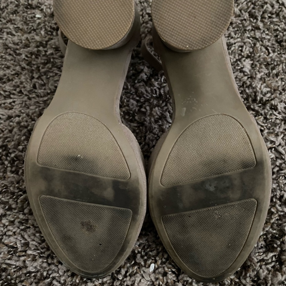 Heels - Picture 4 of 7